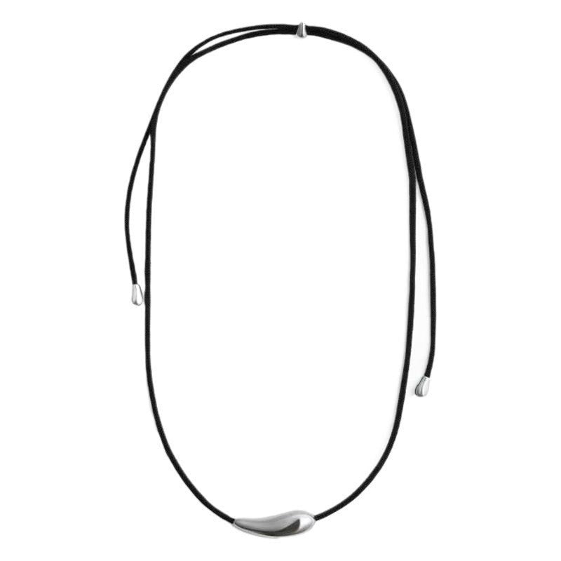 Silver teardrop necklace – understated elegance & delicate lines