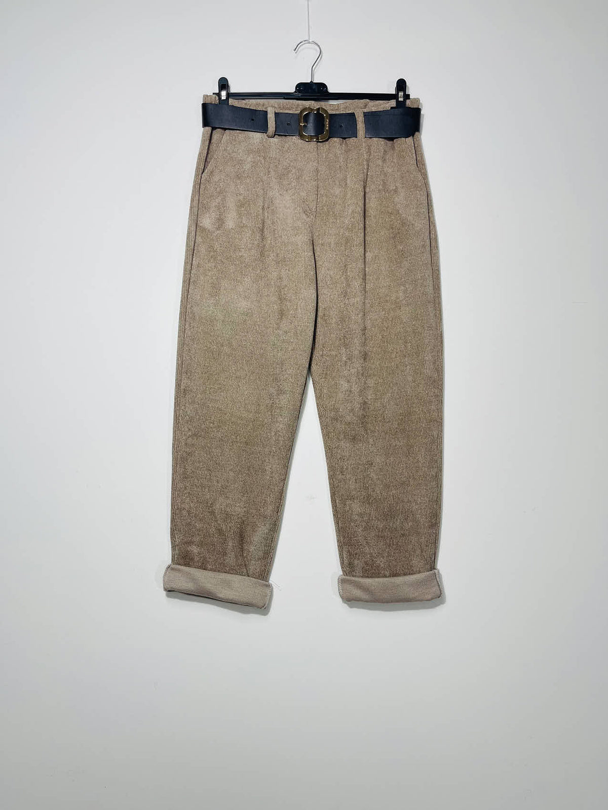 Wide-leg velvet trousers without buttons or zips – freedom of movement & undeniable softness