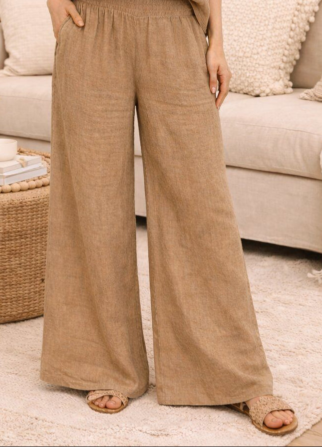 Wide-leg velvet trousers without buttons or zips – freedom of movement & undeniable softness