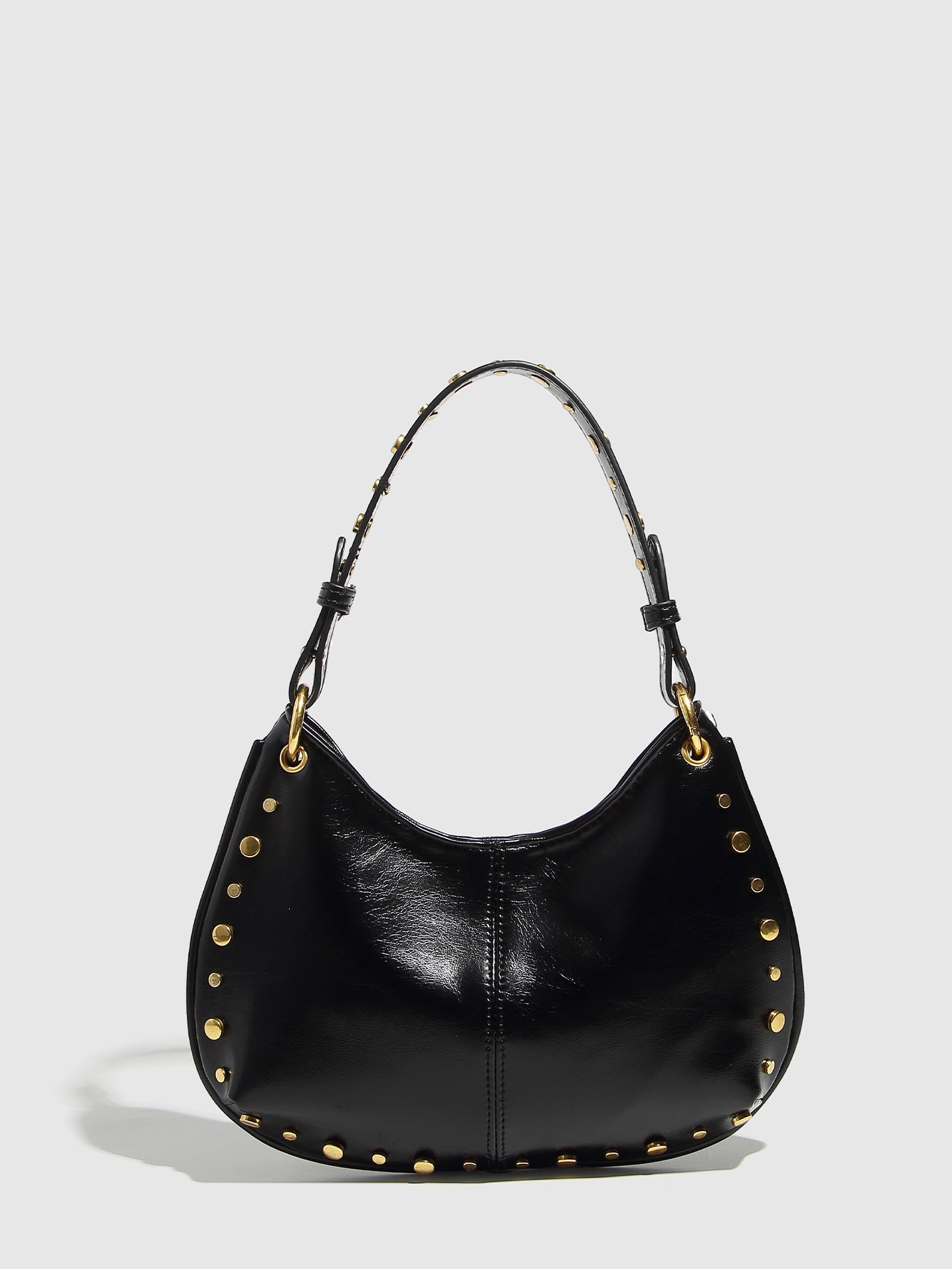 Pebble bag in faux leather – iconic shape & assertive style