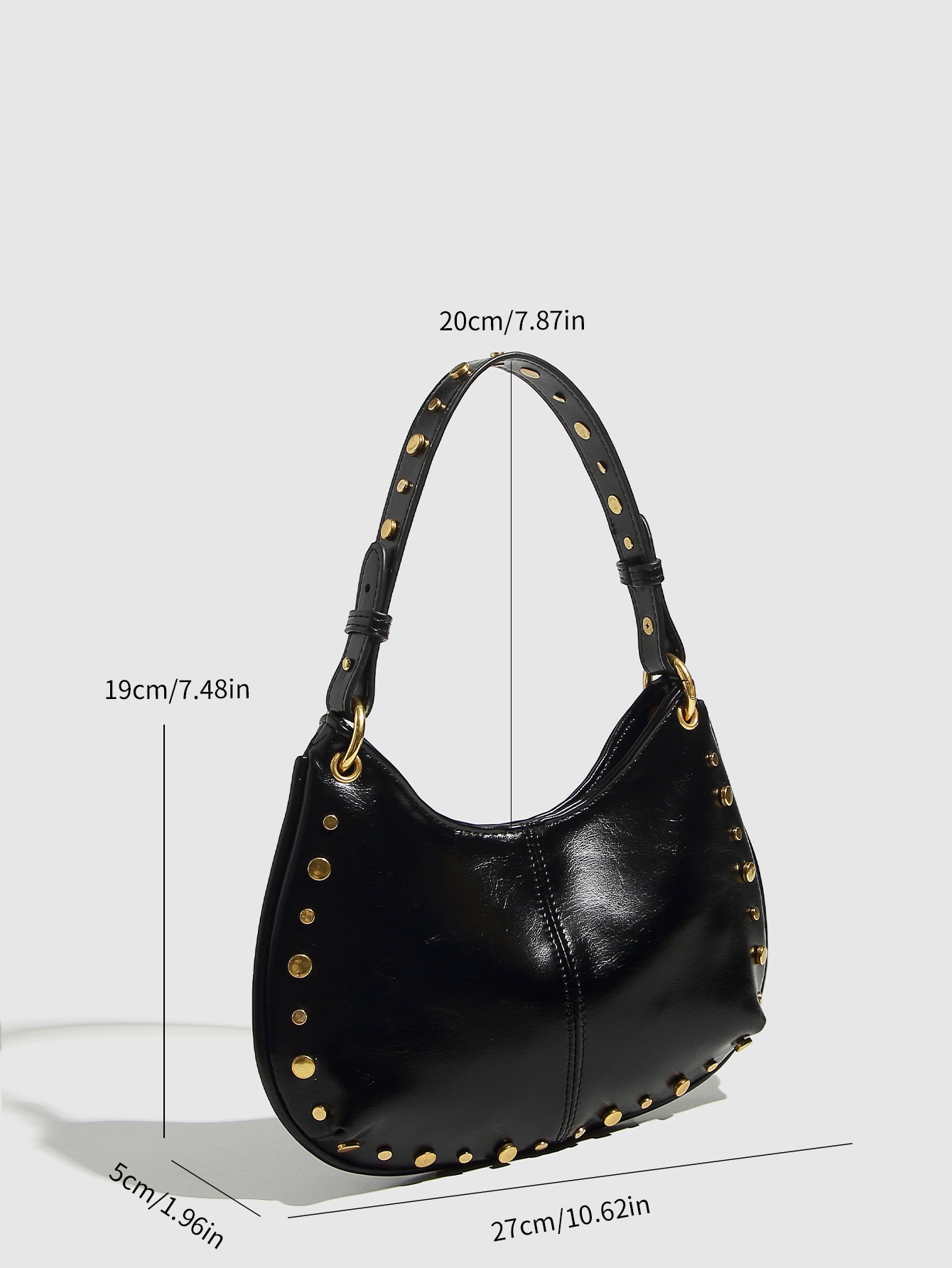 Pebble bag in faux leather – iconic shape & assertive style