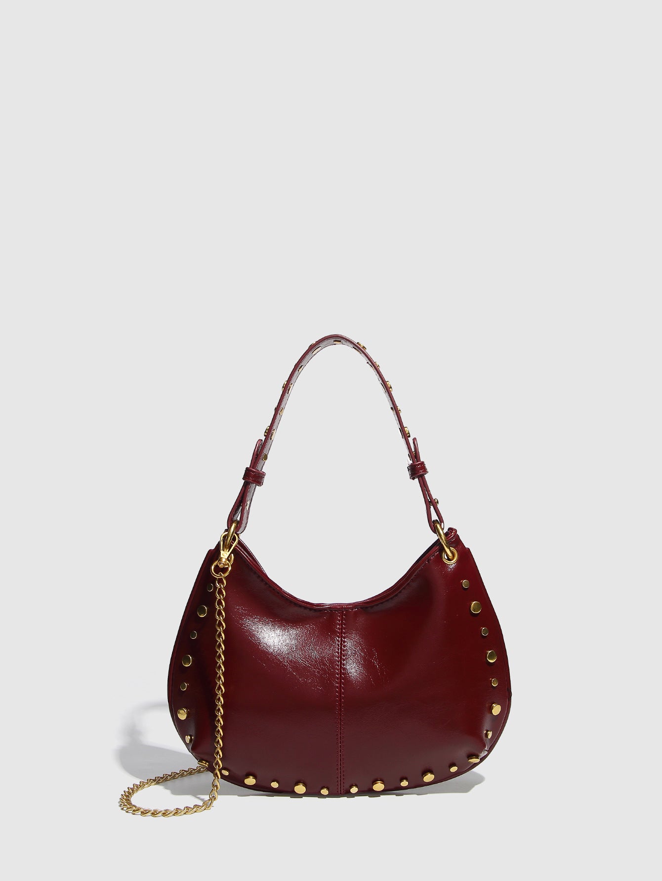 Pebble bag in faux leather – iconic shape & assertive style