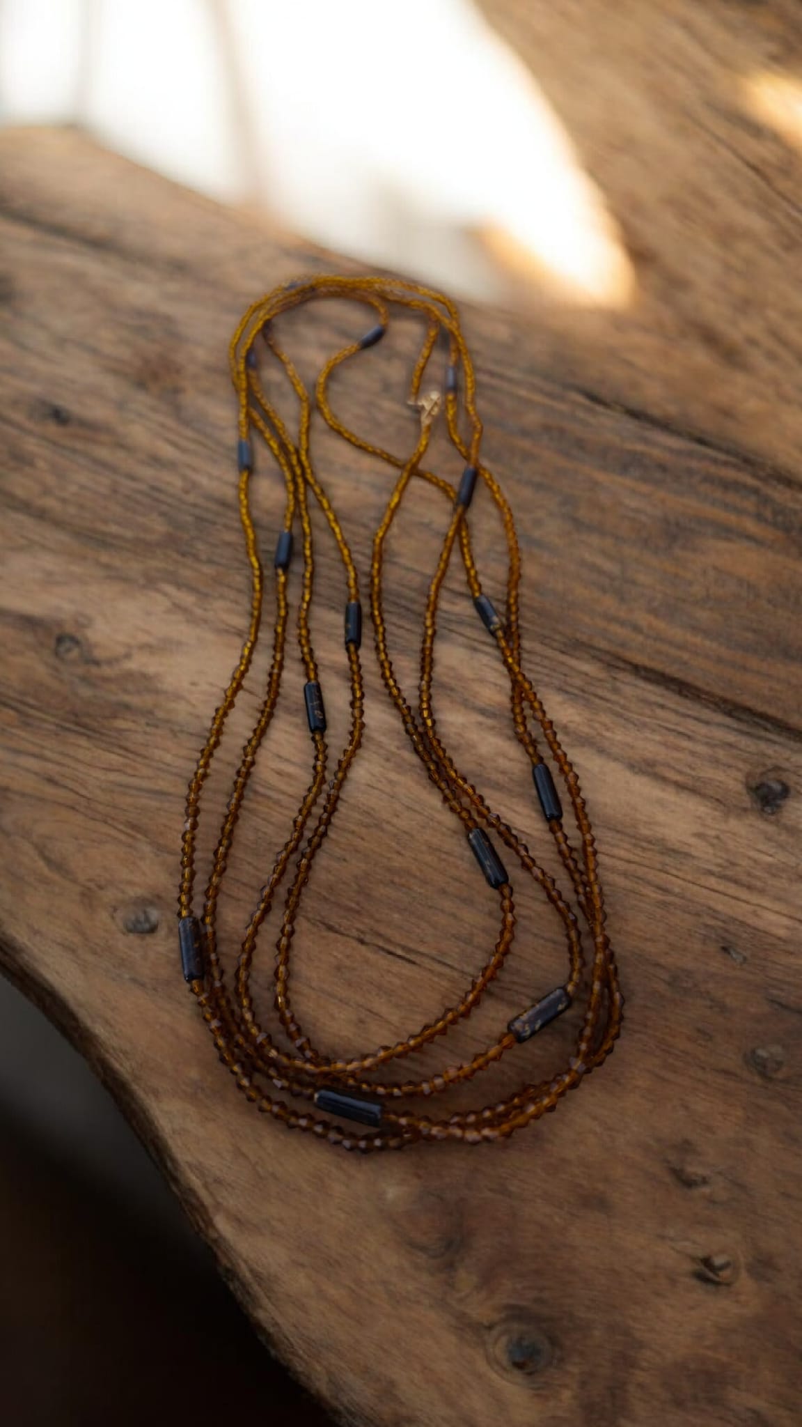 Collier perles marron – présence brute & élégance naturelle