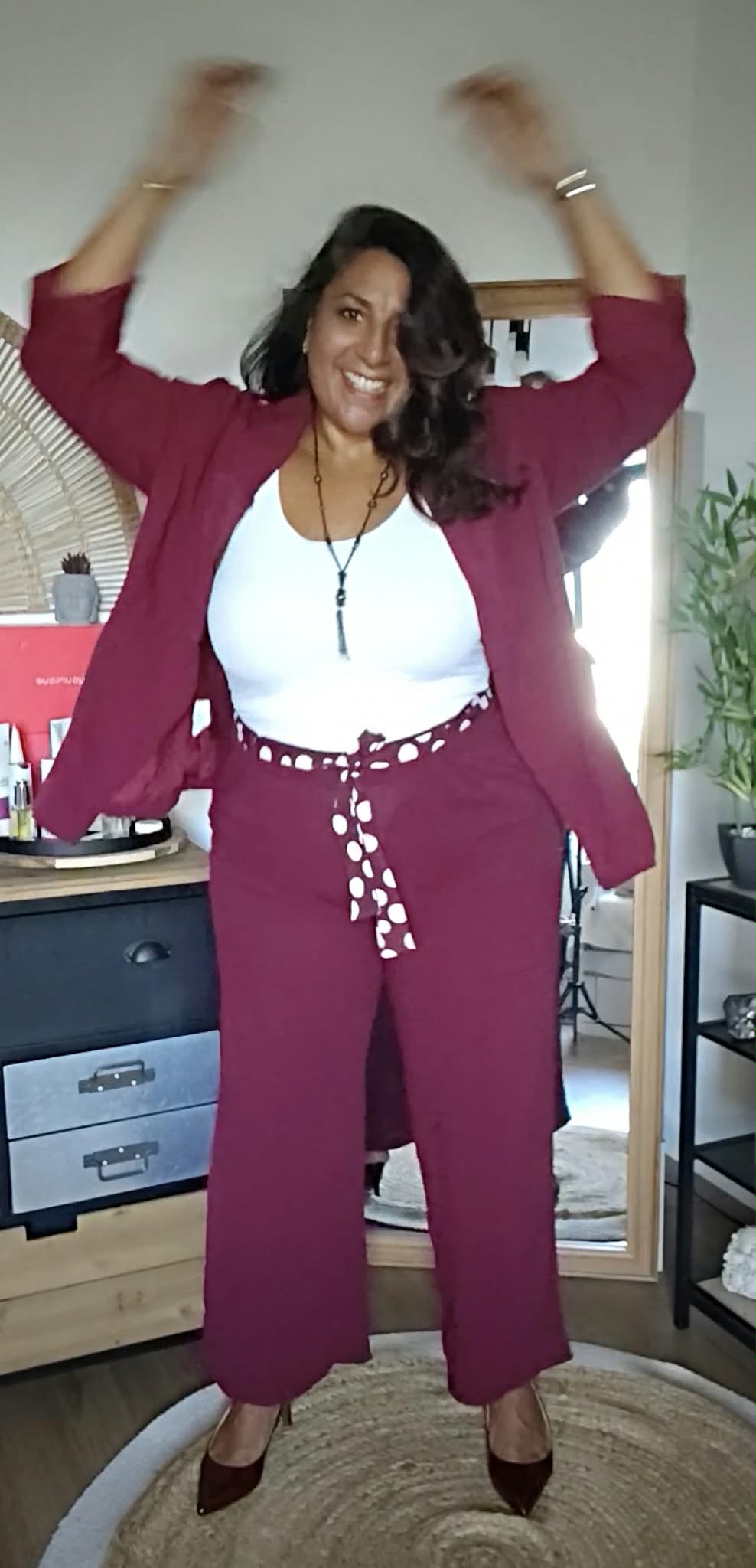 Wide-leg velvet trousers without buttons or zips – freedom of movement & undeniable softness