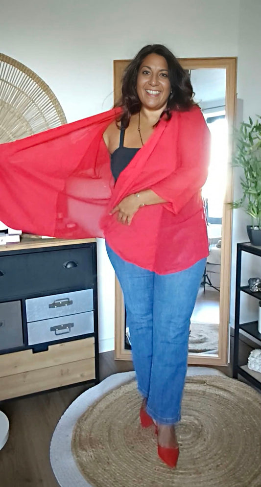 Loose-fitting cardigan with 3/4 sleeves, button closure, and enveloping comfort