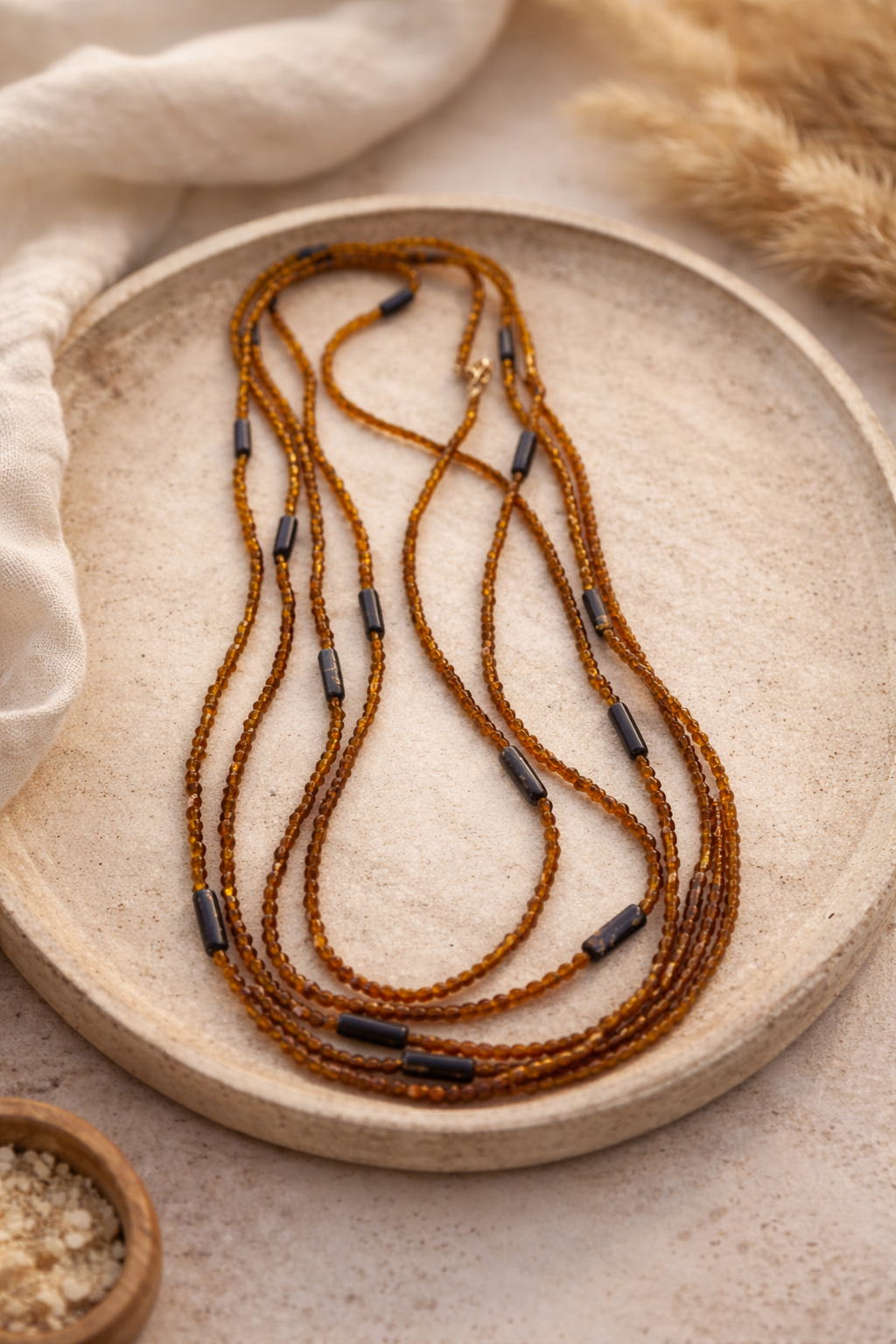 Collier perles marron – présence brute & élégance naturelle