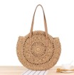 Pebble bag in faux leather – iconic shape & assertive style