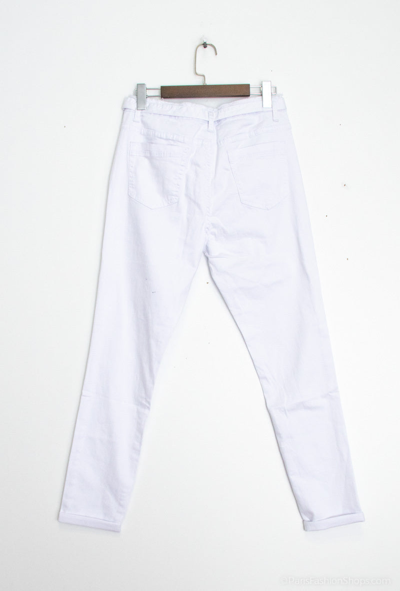Slim white jeans with belt – smart stretch