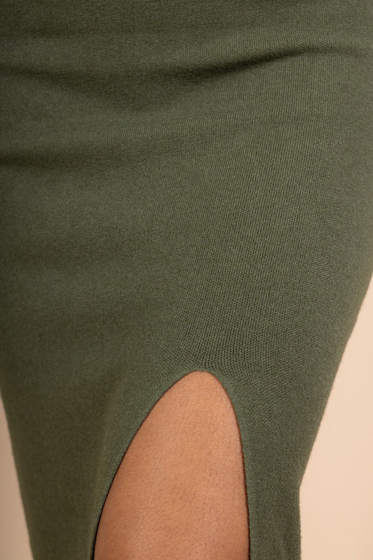 Flowy midi skirt – one piece, a thousand ways to wear it