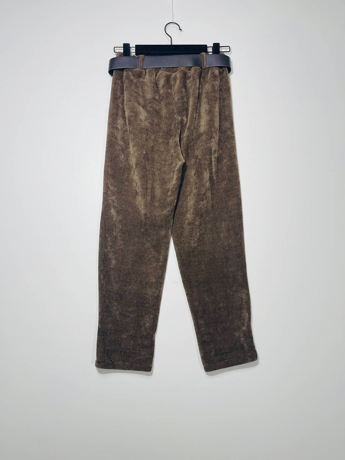 Wide-leg velvet trousers without buttons or zips – freedom of movement & undeniable softness