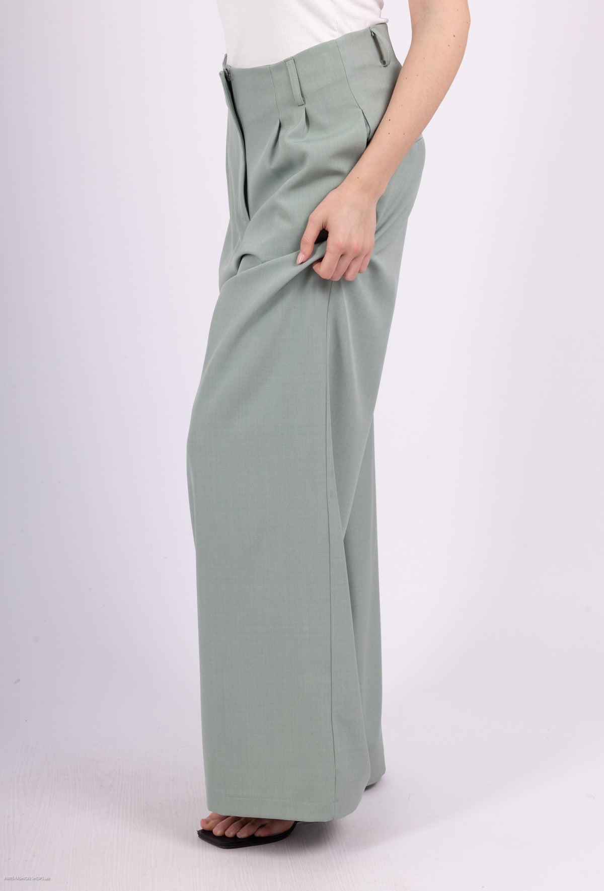 Wide-leg velvet trousers without buttons or zips – freedom of movement & undeniable softness