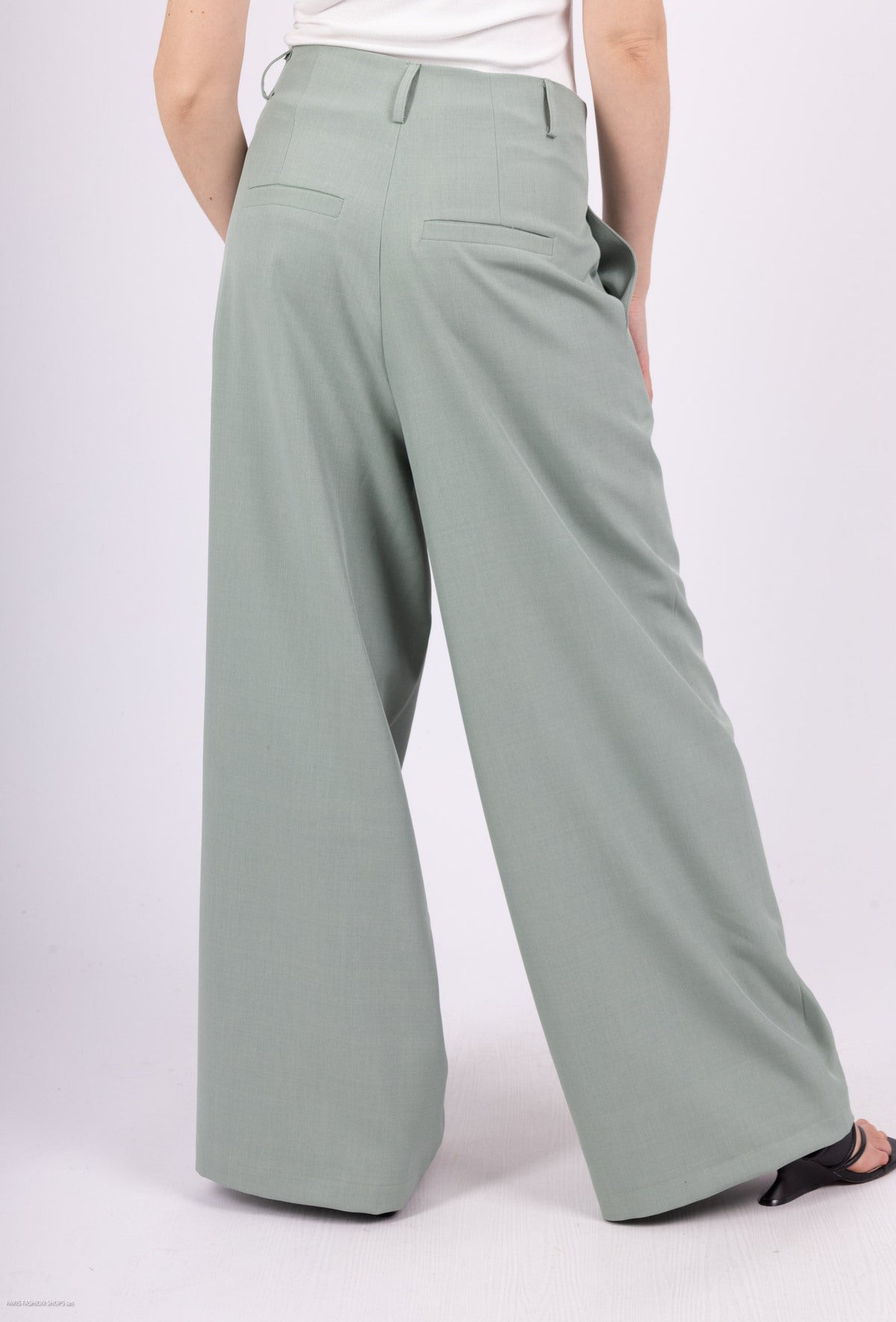 Wide-leg velvet trousers without buttons or zips – freedom of movement & undeniable softness