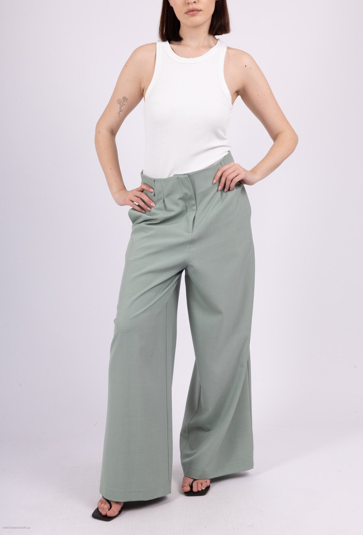Wide-leg velvet trousers without buttons or zips – freedom of movement & undeniable softness