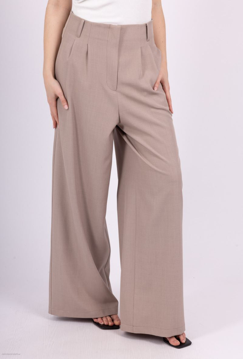 Wide-leg velvet trousers without buttons or zips – freedom of movement & undeniable softness
