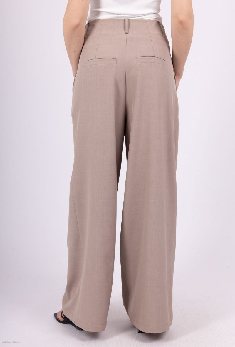 Wide-leg velvet trousers without buttons or zips – freedom of movement & undeniable softness