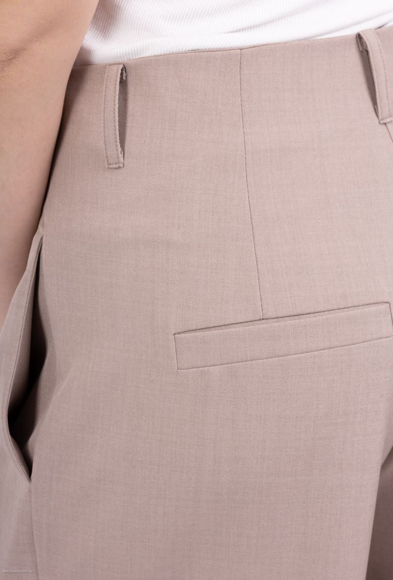 Wide-leg velvet trousers without buttons or zips – freedom of movement & undeniable softness
