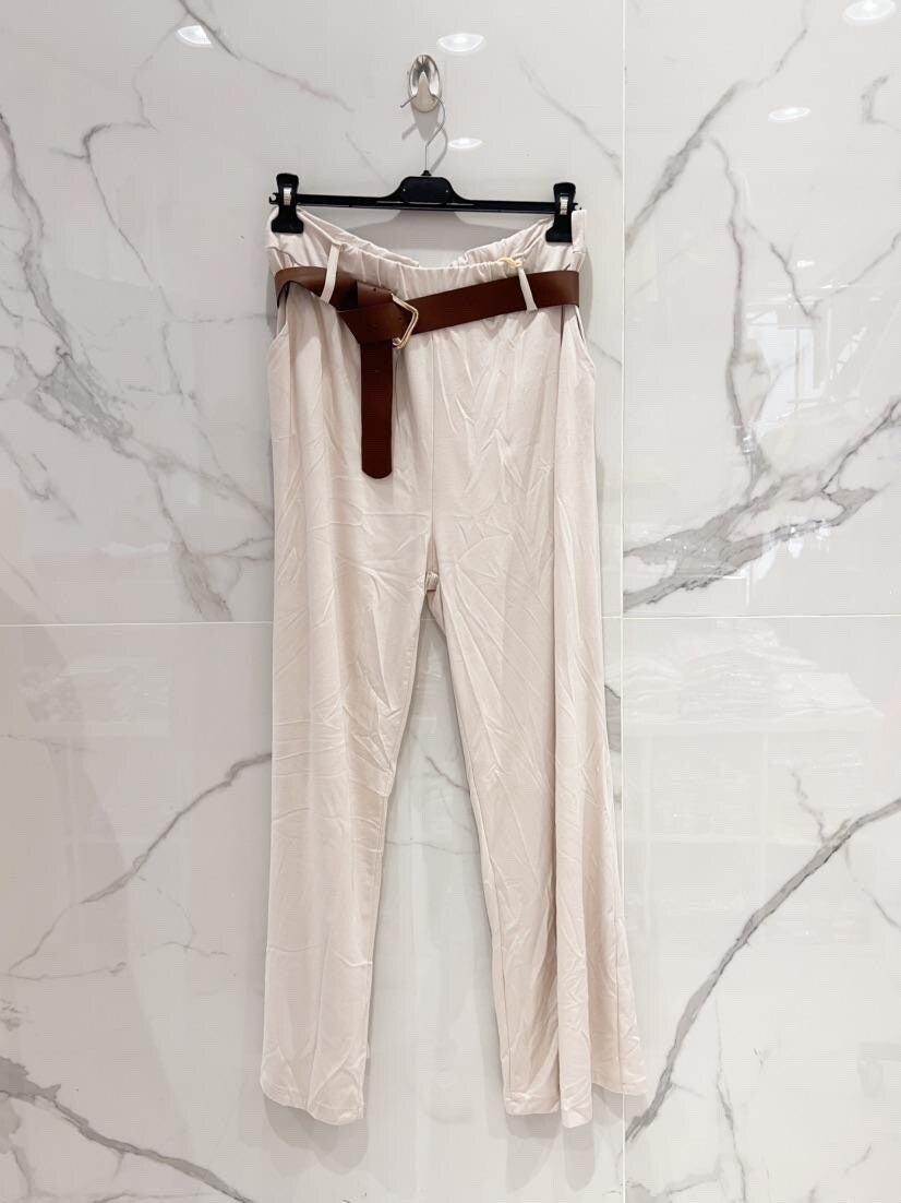 Wide-leg velvet trousers without buttons or zips – freedom of movement & undeniable softness