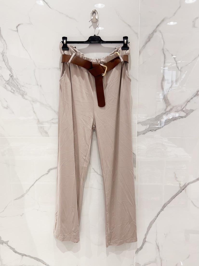 Wide-leg velvet trousers without buttons or zips – freedom of movement & undeniable softness