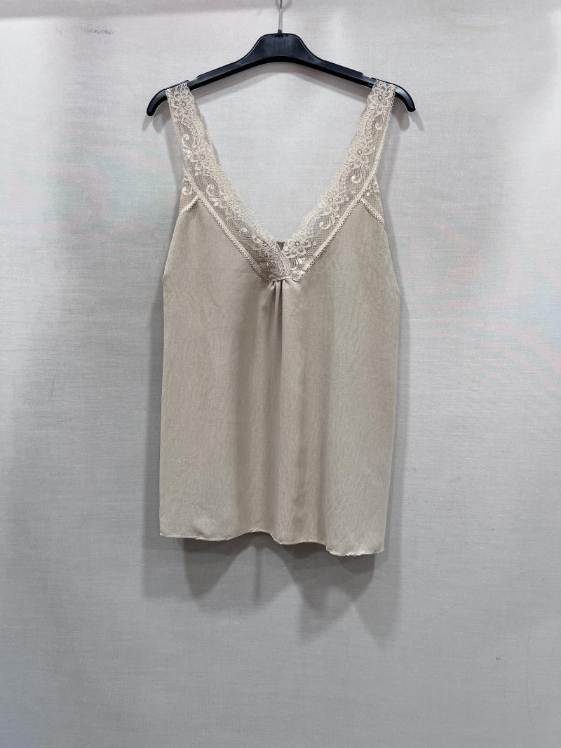 Top "évidence" - dentelle douce & féminité naturelle" avec bretelles en dentelle